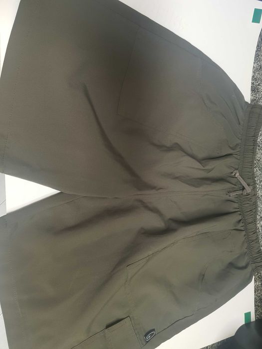 Calções verde Tropa Tamanho L NOVOS tecido fresco