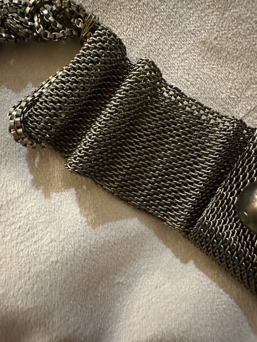 Colar em metal dourado