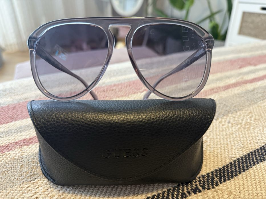 Сонцезахисні окуляри  GUESS з Европи