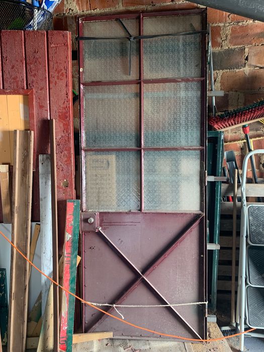 Porta de ferro com vidro