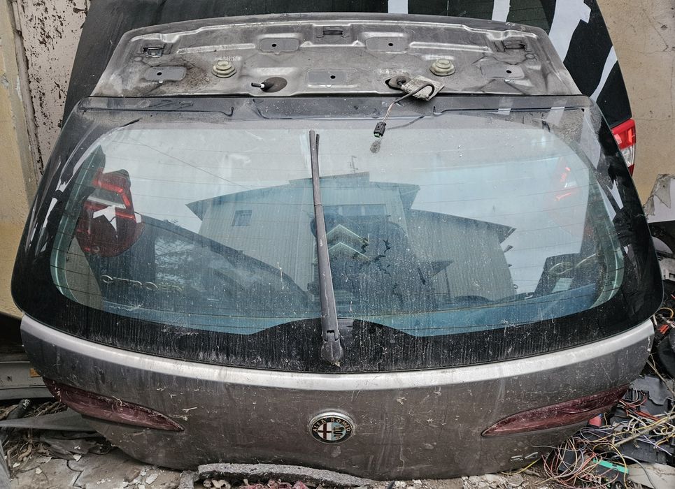Alfa Romeo 159 kombi tylna klapa bagażnika szyba kolor651