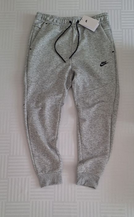 Szare spodnie nike tech flace