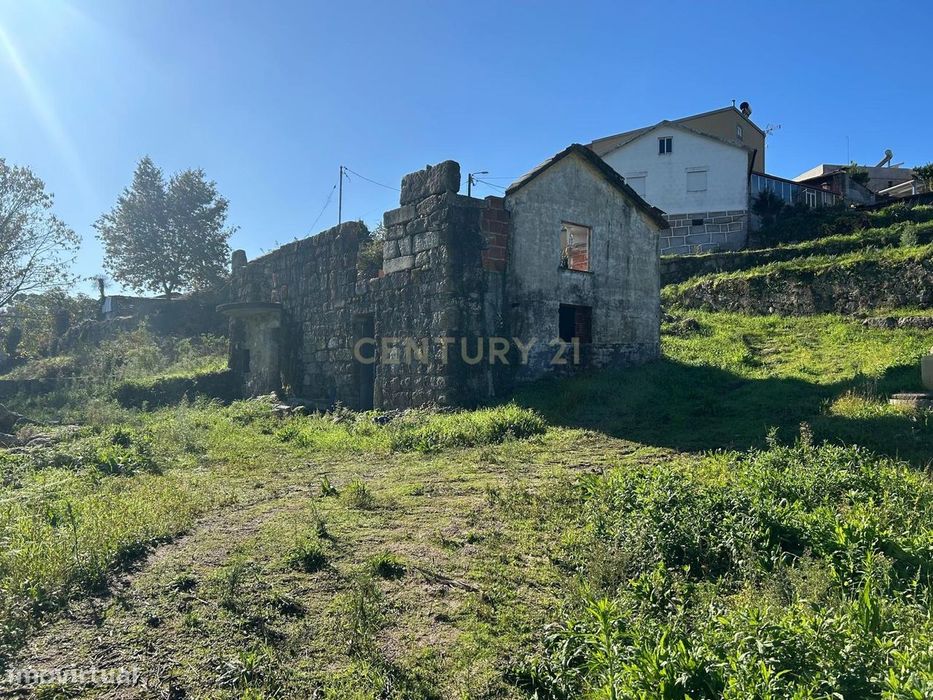 Moradia em Ruínas - Pinheiro, Penafiel — Termas De São Vicente, Porto