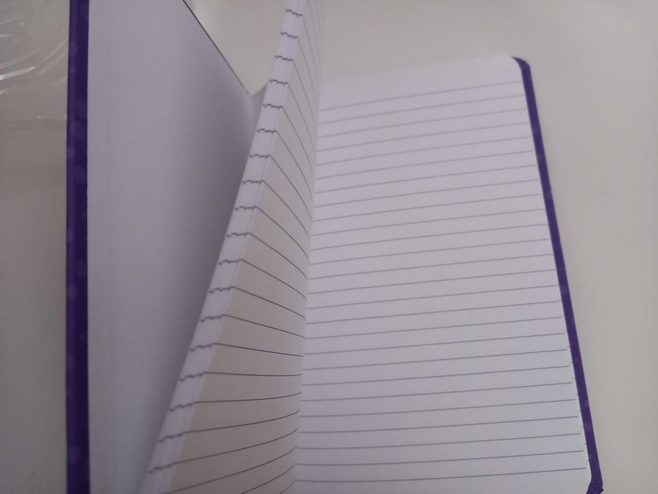 Zeszyt w linie, notatnik z gumką, nowy