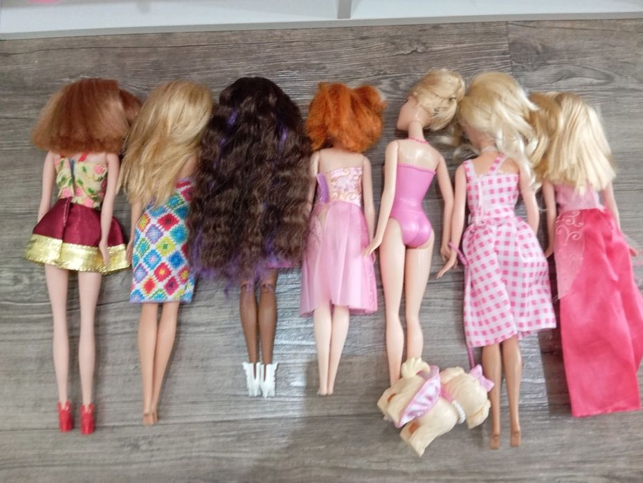 Conjunto de 7 Barbies e Disney