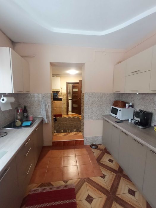 Продаеться 2-х поверховий напівособняк по вул.Карпатської України