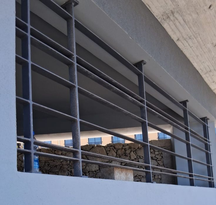 Portão e grade em ferro, como novos