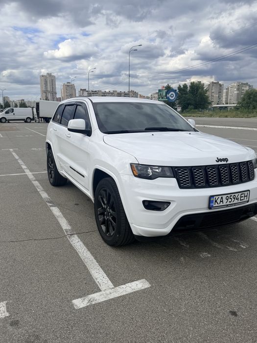 Jeep Grand Cherokee WK2 Laredo X 2022 • 3.6 V6 Pentastar • ГБО • 81 500 км