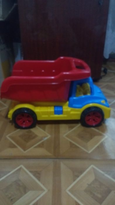 Продам детский самосвал