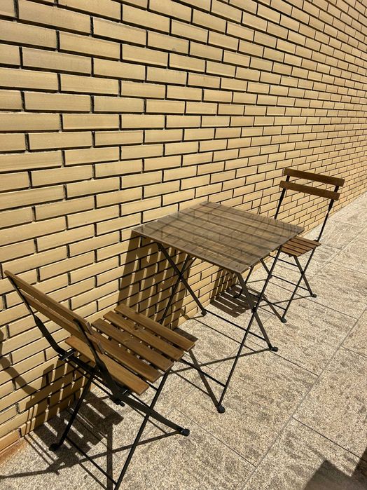9 Conjuntos IKEA – Mesa com tampa acrílico + 2 Cadeiras exterior usados – Bom Estado