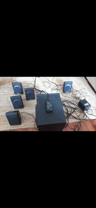 Sistema de som coluna creative 5.1 com subwoofer