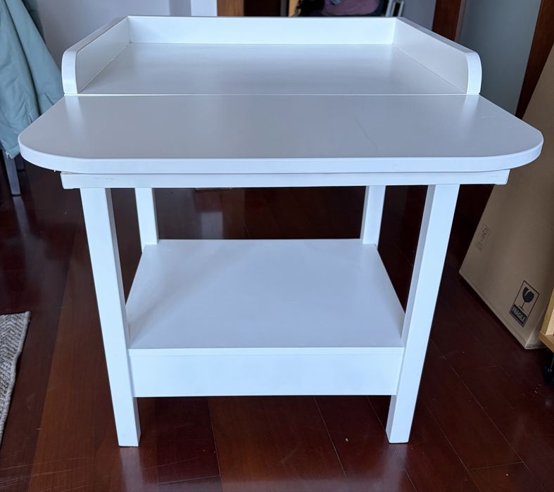 Trocador de Fraldas em Madeira Maciça – Feito à Medida