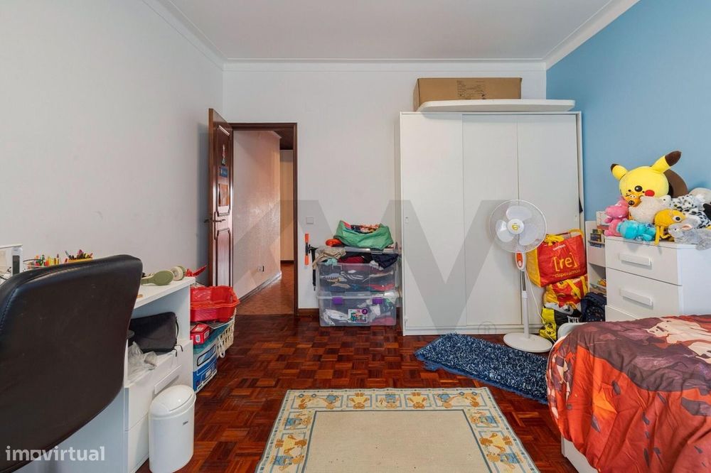 Apartamento T3 com Varanda e Vista para a Serra da Arrábida – Praça de