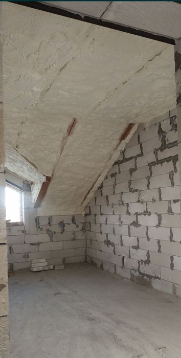 Утеплення пінополіуретаном, піною Сколе