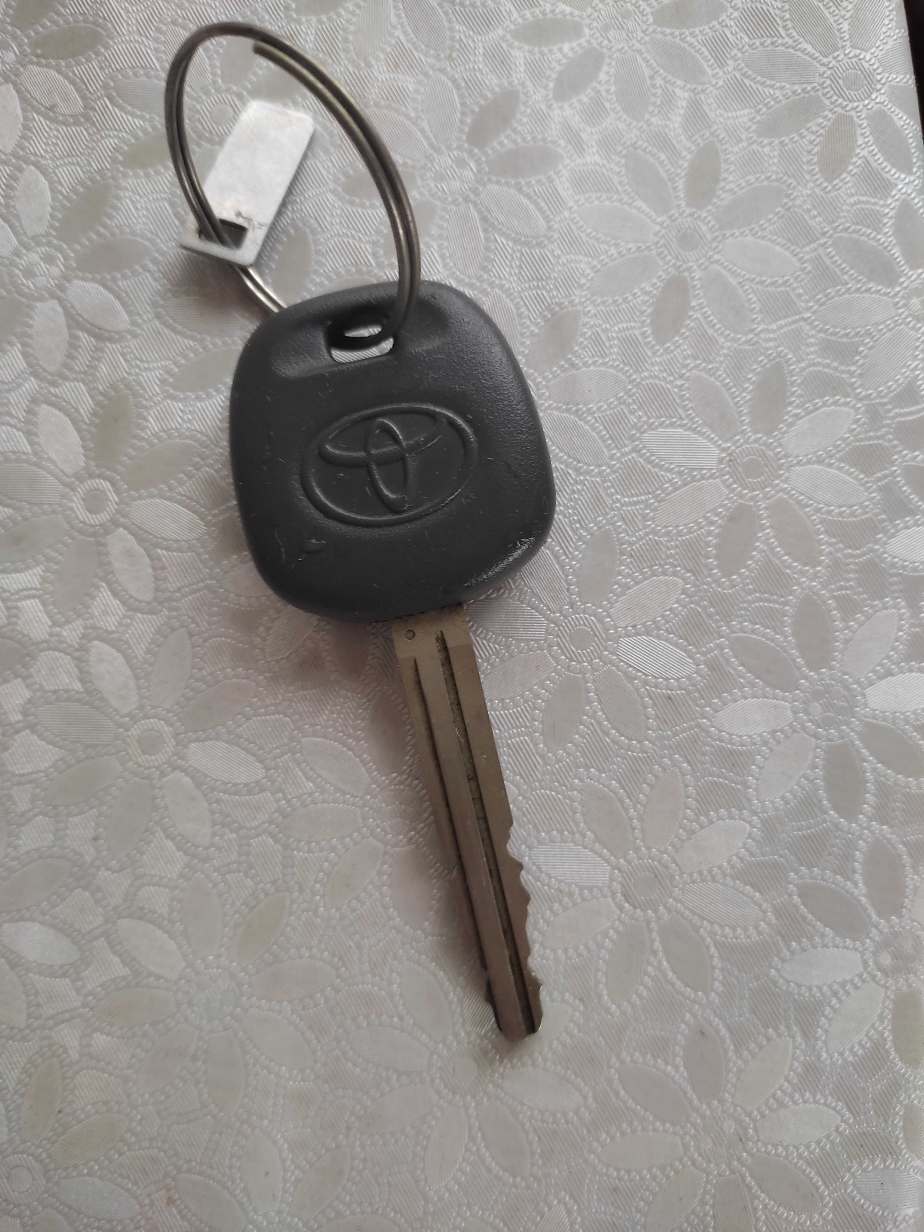 Ключ авто Тoyota: 100 грн. - Замки зажигания и ключи Луцк на Olx