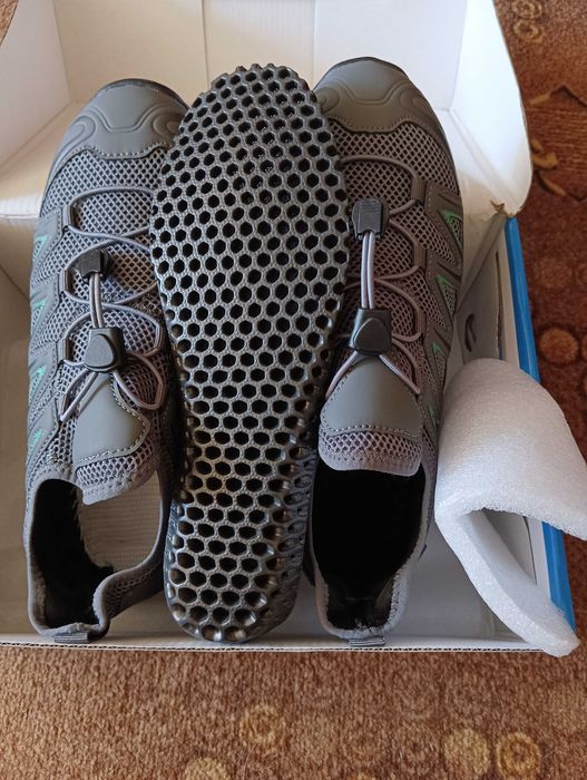 Кросівки чоловічі