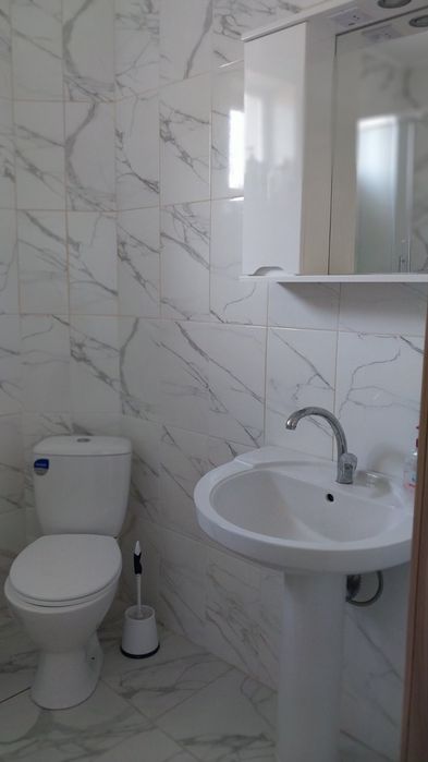 Обмін на квартиру, добротний будинок з бомбосховищем, підвал