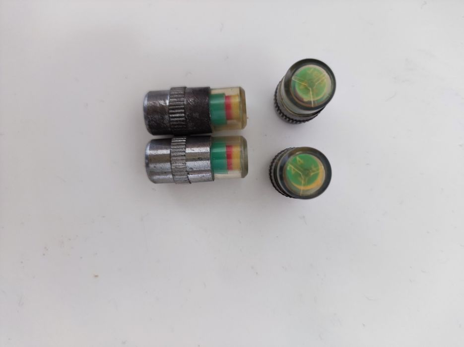 Tampas para pneus com medidor de pressão