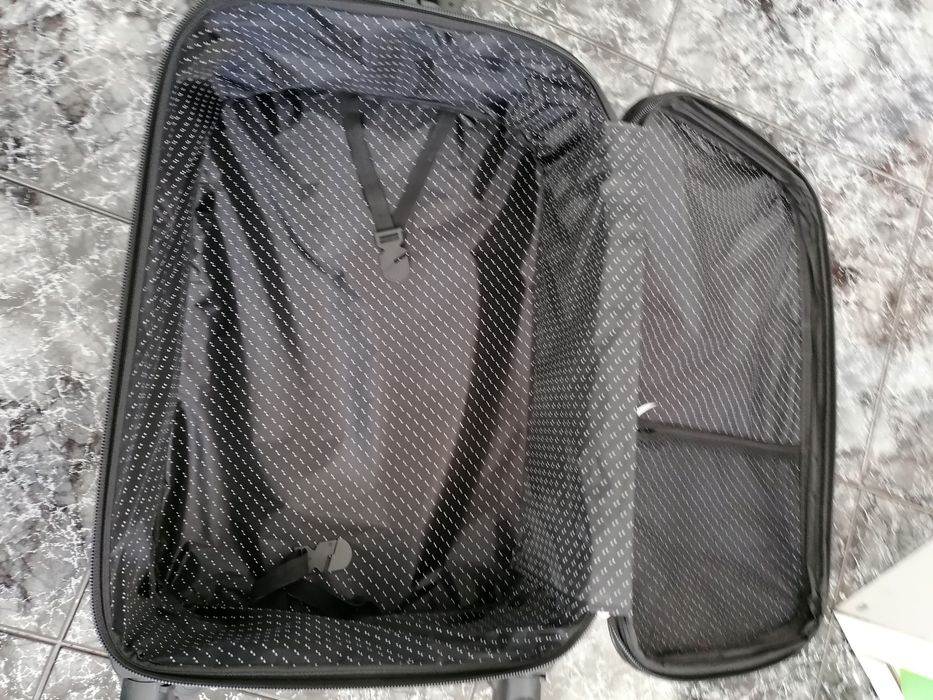 Malas de viagem com rodinhas  de  porão