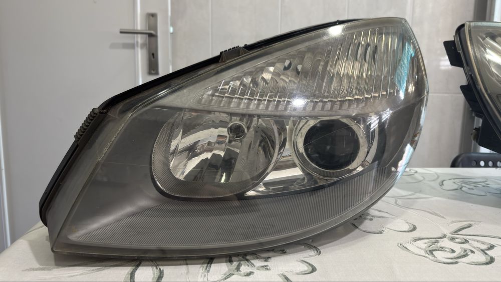 Óticas xenon Renault Scenic 1.5Dci 2005