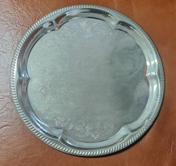 Bandeja em aço inox.