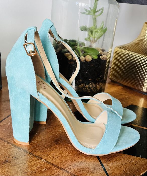 Miętowe sandałki na słupku r. 40