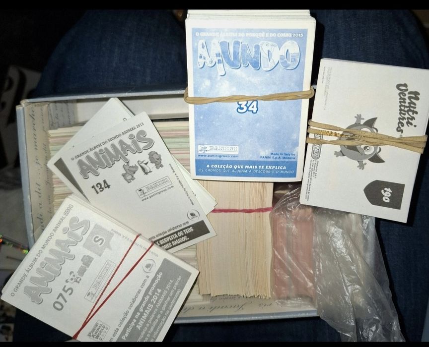 Cromos de várias coleções.