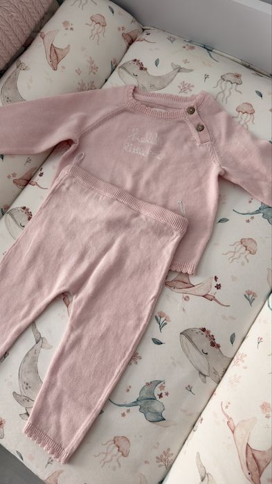 Вʼязаний костюм для дівчинки