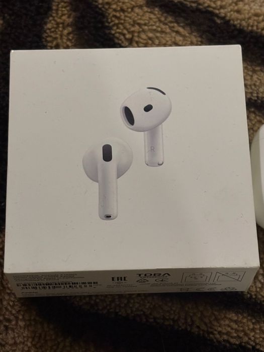 Продам навушники AirPods 4 with Active noise cancellation