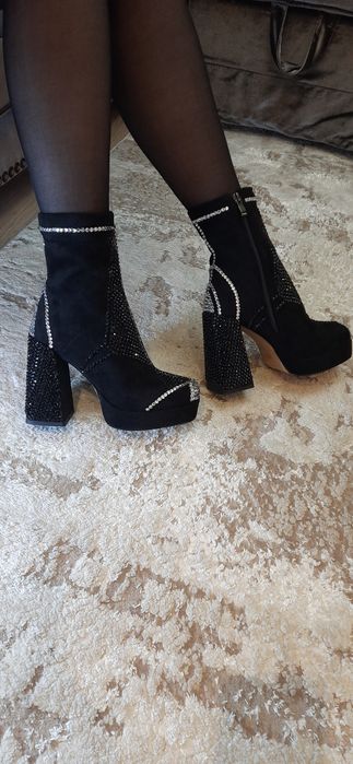 Ботильоны на высоком каблуке