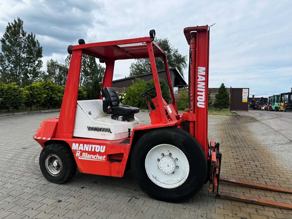 wózek widłowy terenowy MANITOU MCE25 przesuw 2500kg 3.30m IVECO diesel