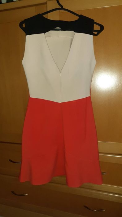 Vestido beje e vermelho de Alças ( Zara )