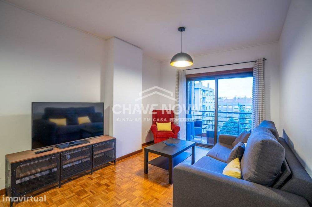 T1 c/ Varanda e Totalmente Mobilado em Oliveira do Douro