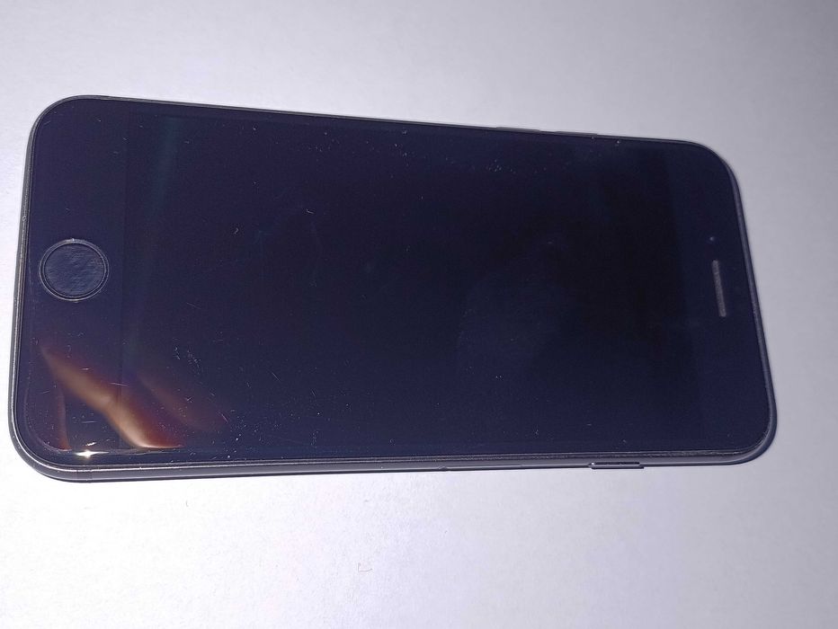 Телефон Apple iphone 8 256gb ( с недостатком )