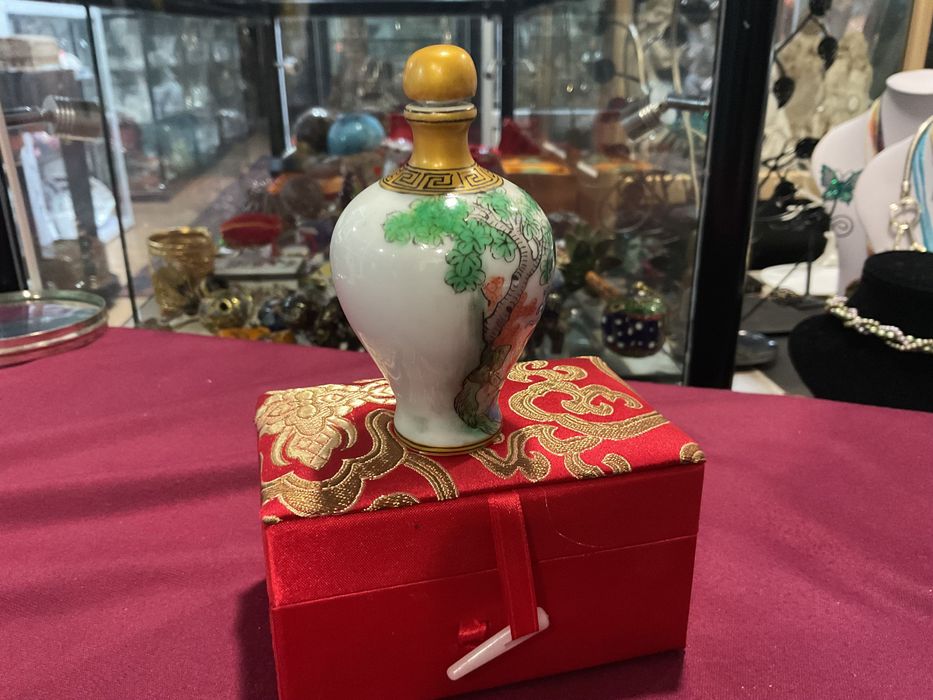 Snuff bottle com 9 cm oriental  sem caixa