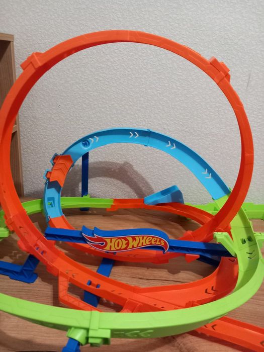 Трек для машинок Hotwheels Випробування гіперпетлі