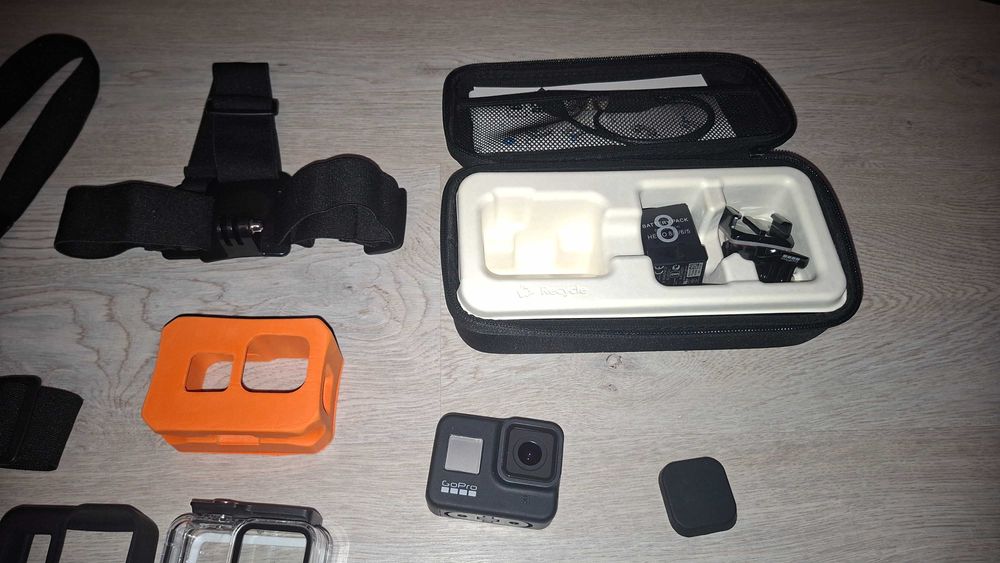 Action Cam GoPro Hero 8 Black como nova imaculada c/ muitos acessórios