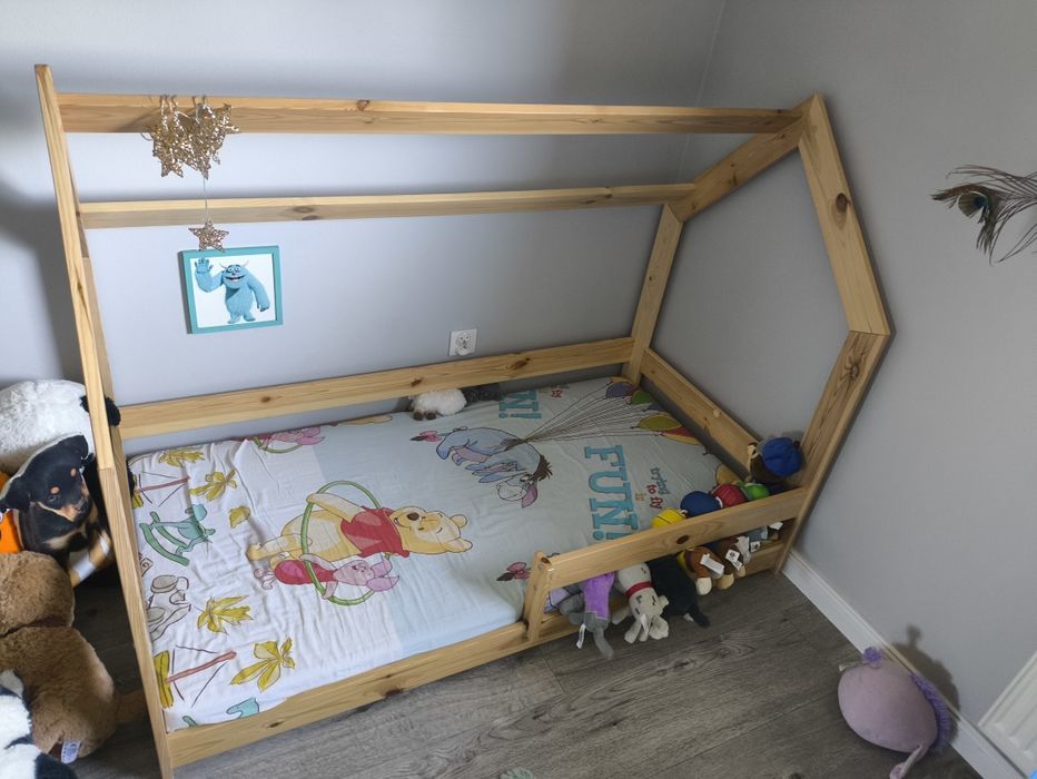 Łóżeczko dziecięce typu domek