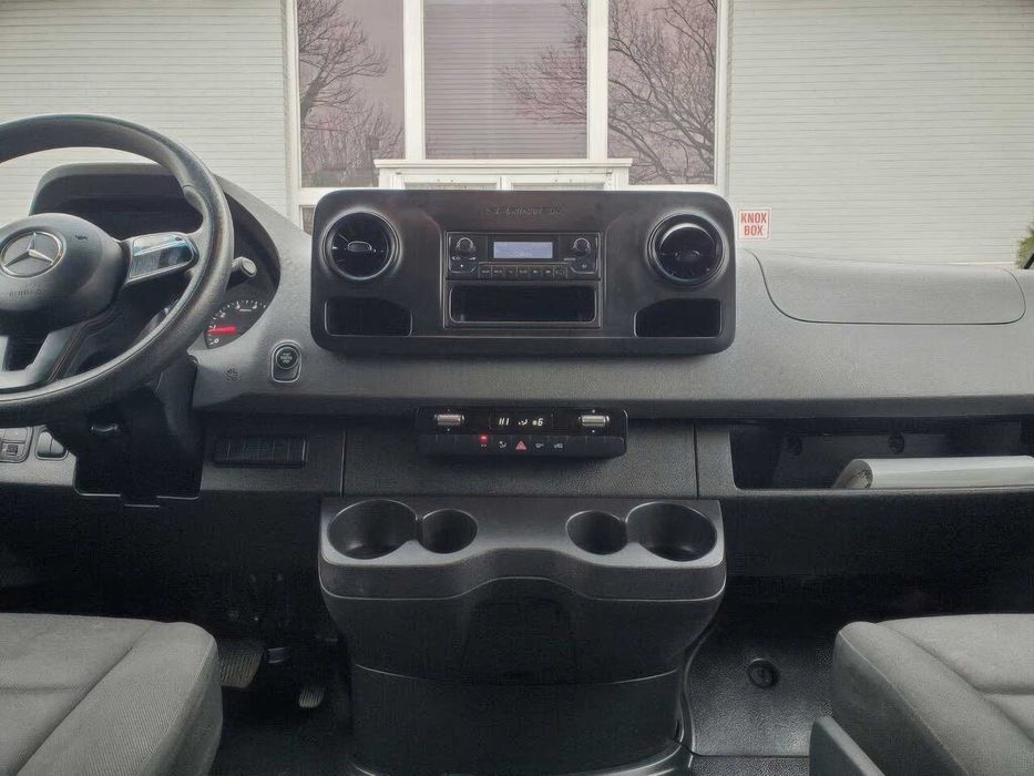 Mercedes-Benz Sprinter      2021