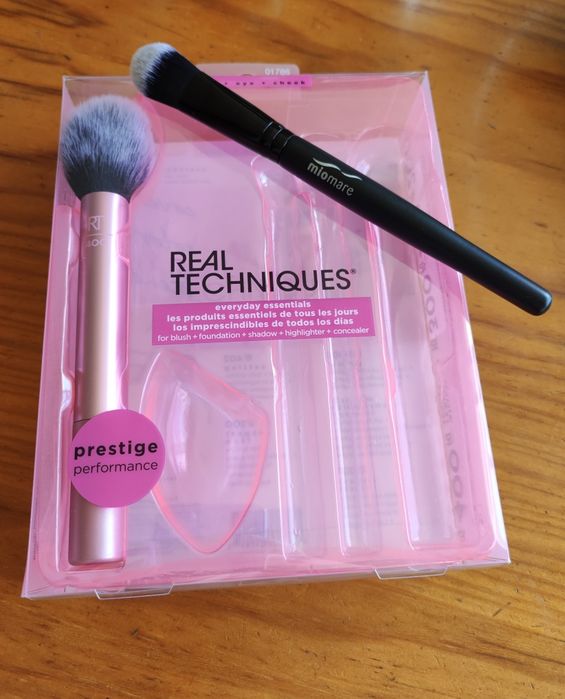 Real Techniques Blush Brush #40064553269470721126