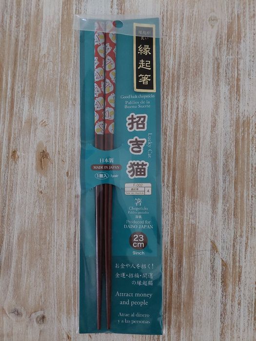 Par de chopsticks japoneses com gatinhos