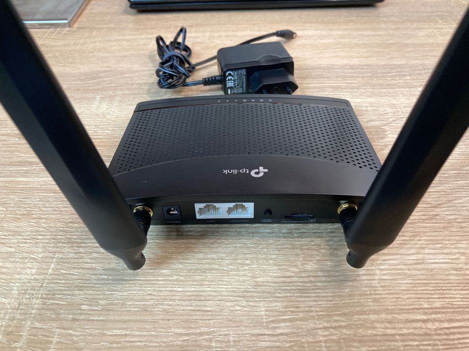 Wi-Fi  роутер  TP-LINK  TL-MR100  / слот для   SIM - карти