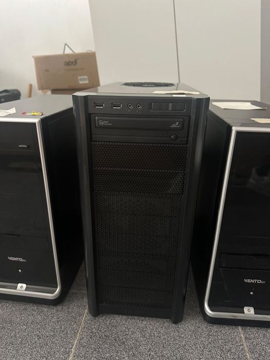 Várias Torres de Computador