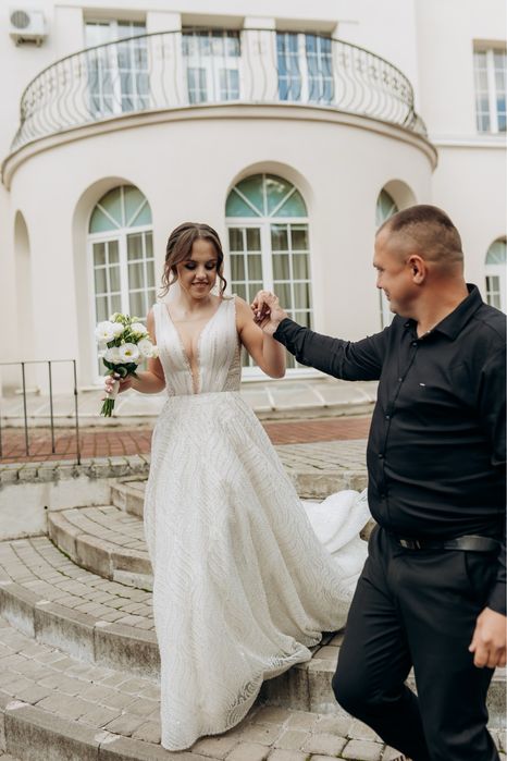 Весільна сукня кольору айворі