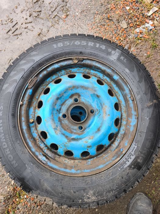 Продам зимнюю резину nokian 185 65 r14
