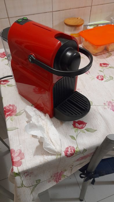 Vendo maquina de café inissia nespresso