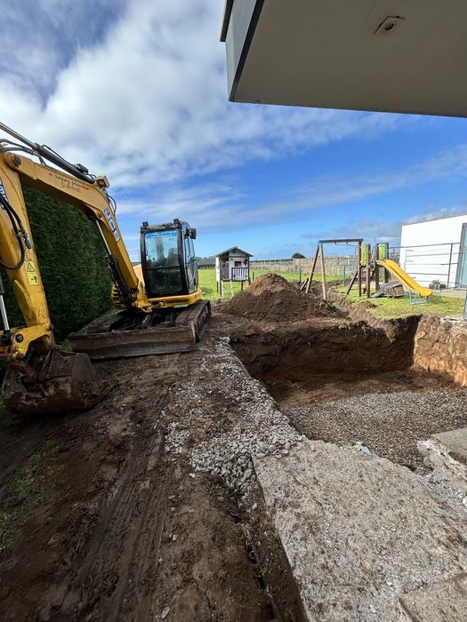 Serviços de maquina e camiao
