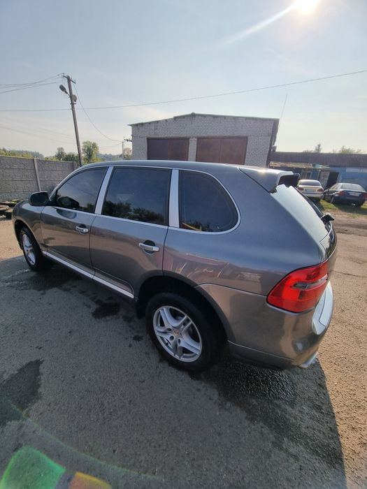 Porsche cayenne  .