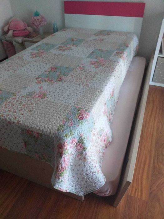 Cama de solteiro com gaveta