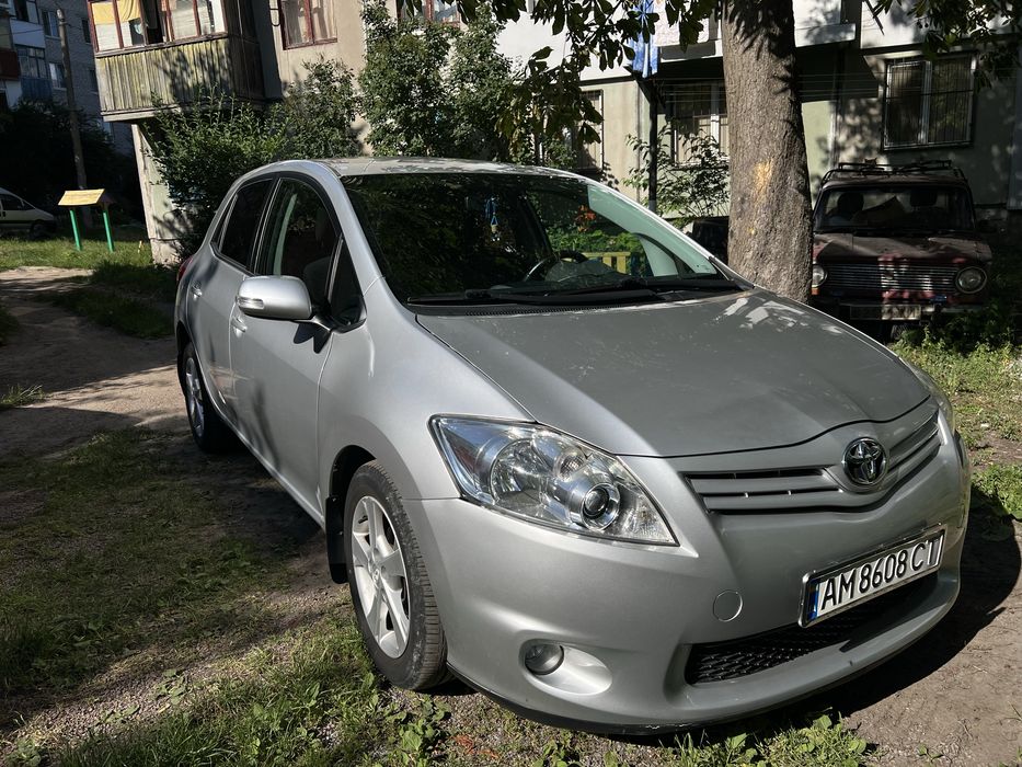 Продам Toyota Auris 2011